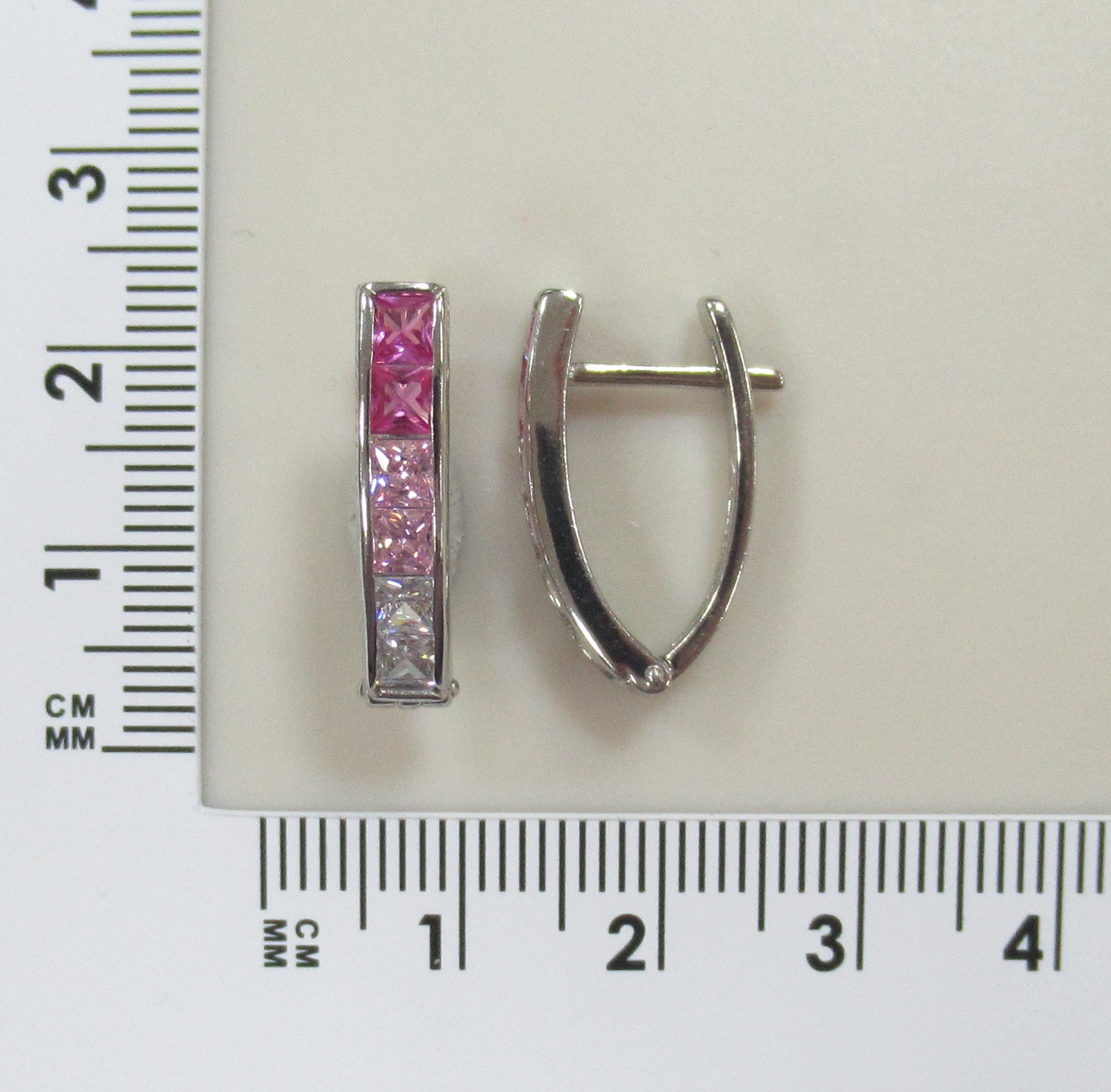 Серебряные серьги с корундами